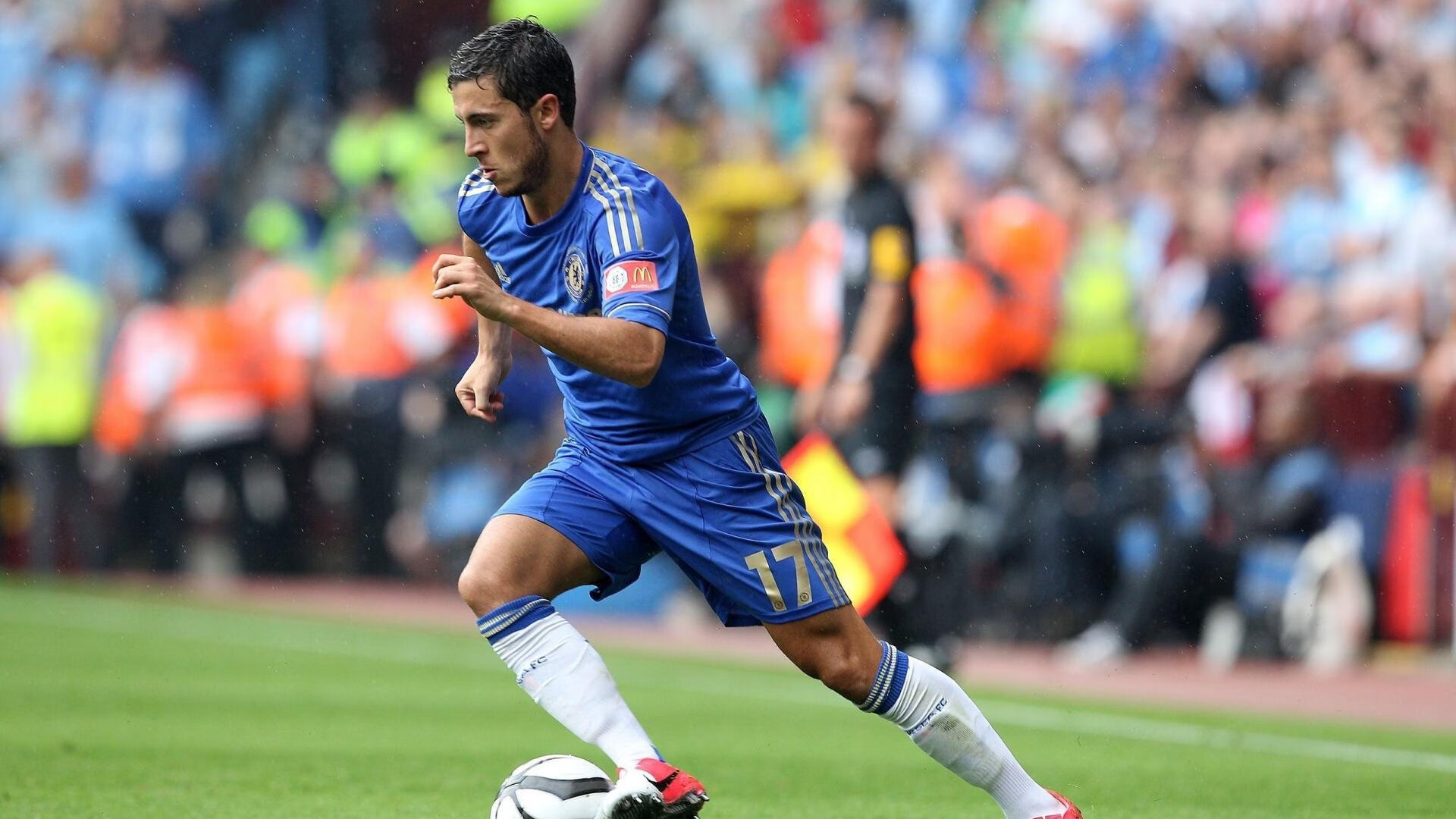 曼联球迷横幅致敬退役传奇球星，曼联退役球衣号码