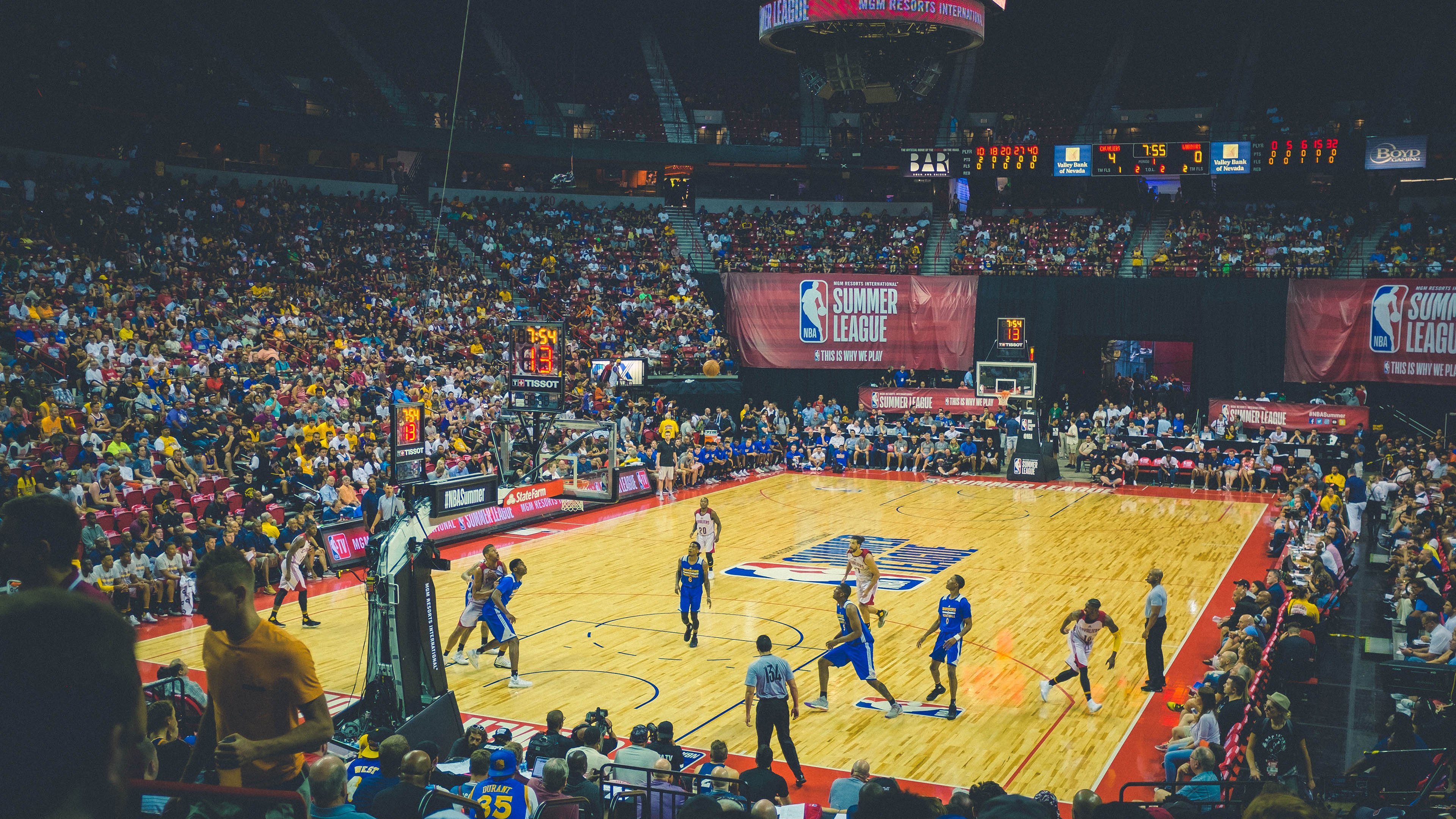 球队季前热身赛表现是否能预测联赛开局强弱，赛前场内热身时间